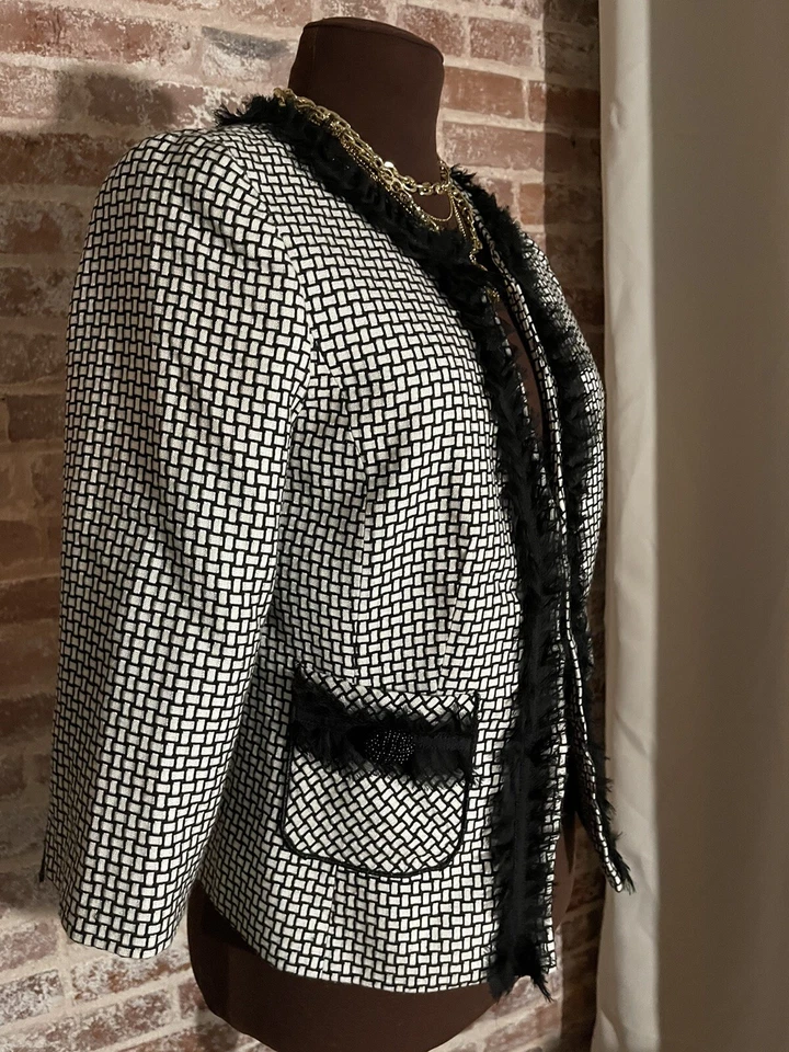 Blazer Chaqueta Corta de Carrera Elegante Mercado Negro Casa Blanca para Mujer Talla 10’s Foto 2 de 4