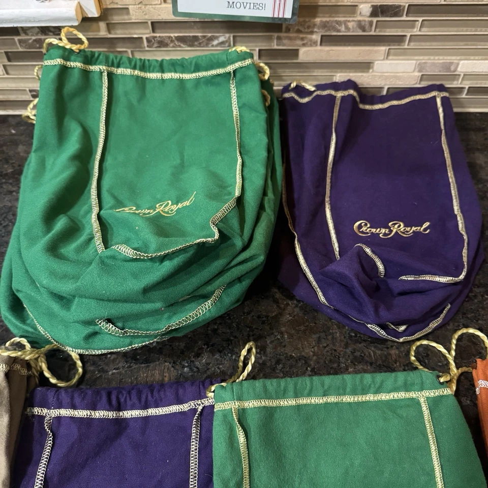 Crown Royal Bolsas con Cordón Lote de 23 Sacos de Coleccionista ENVÍO GRATUITO 7-9” 16-12” Foto 2 de 4