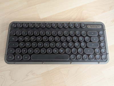 AZIO Retro Compact Keyboard für Mac & PC | Mechanische Tastatur (Layout ISO DE)