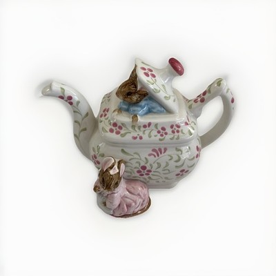 1990 Schmid Hand Painted Beatrix Potter 'Tea For Two' Teapot Music