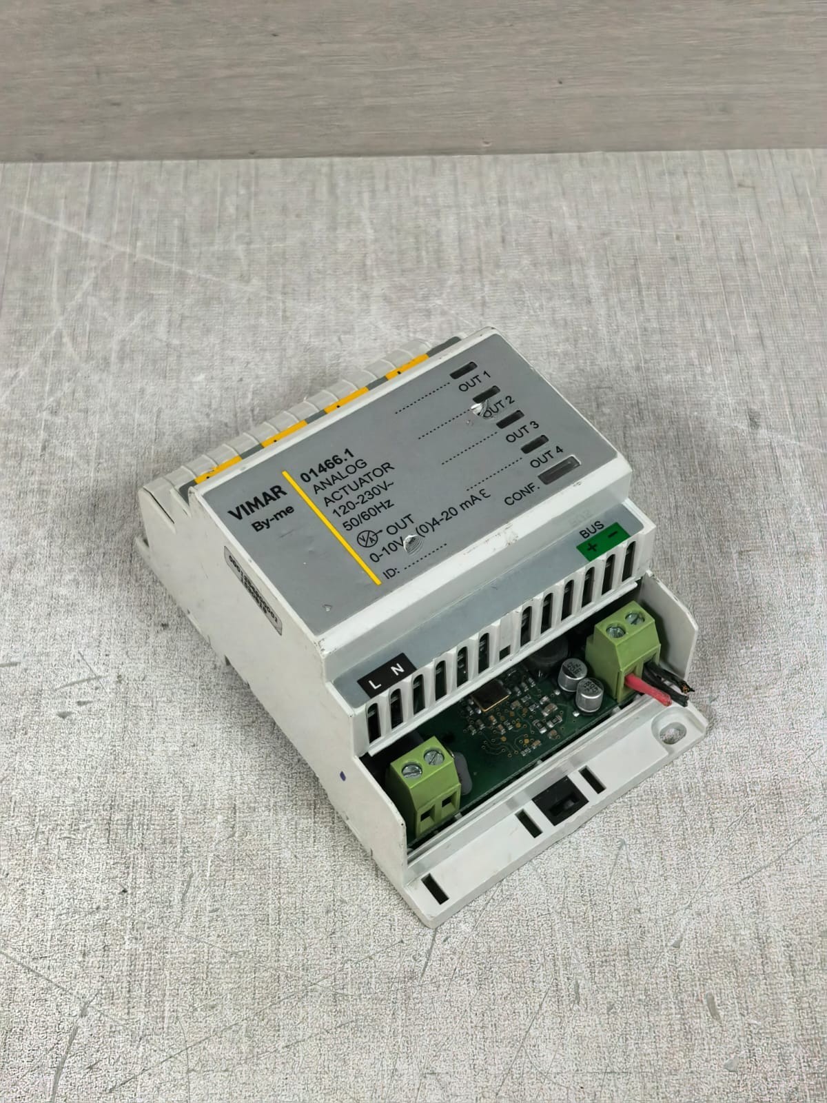 VIMAR 01466.1 VIMAR 01466.1 ANALOG ACTUATOR 120-230V 4