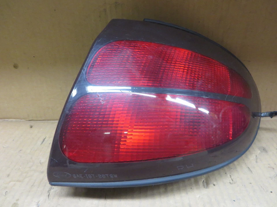 FORD TAURUS WAGON 98 99 MERCURY SABLE WAGON 98 99 LUZ TRASERA PASAJERO DERECHO OEM Foto 3 de 4