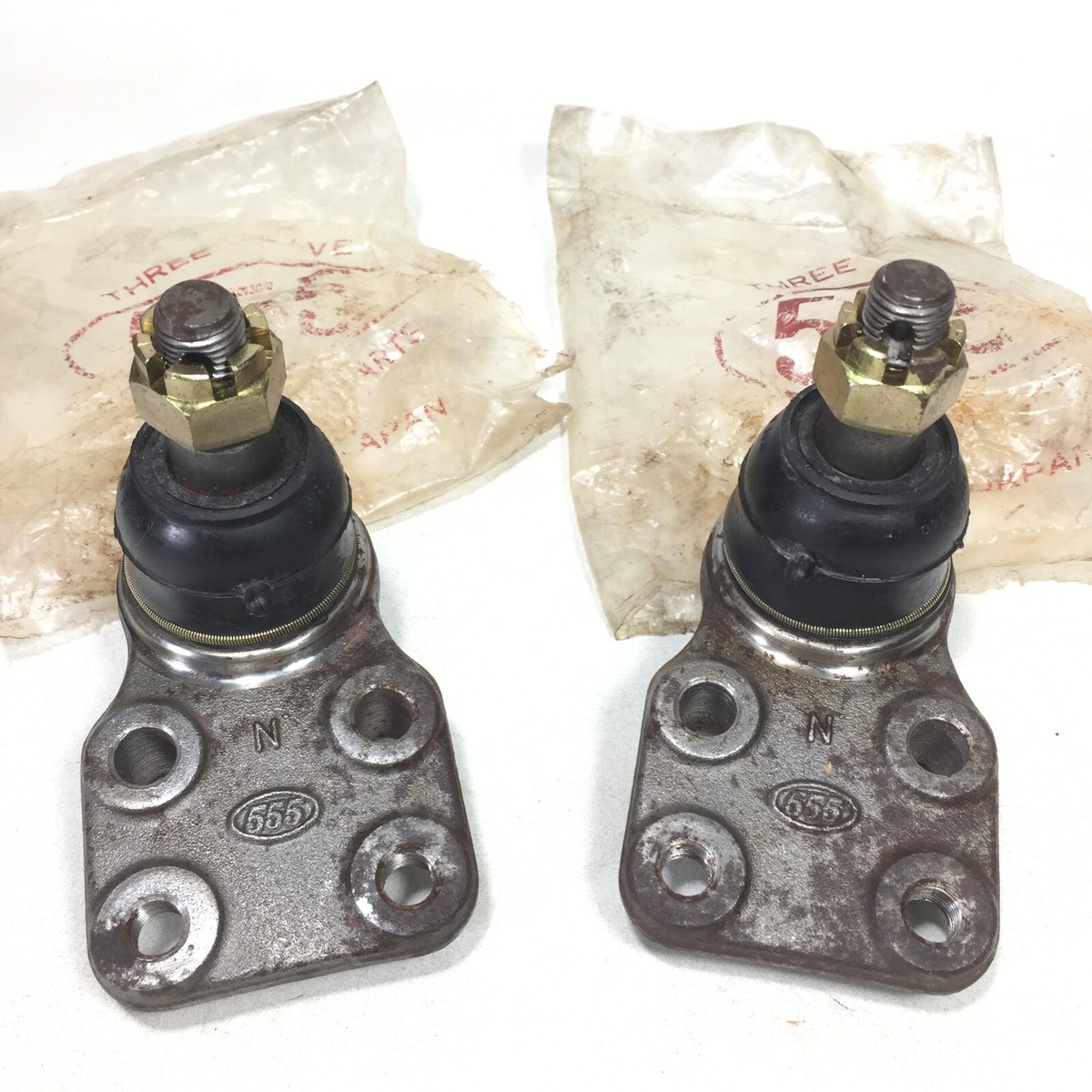 恭子① 555 Front Lower Ball Joint Fits For 1981-82 Chevrolet LUV