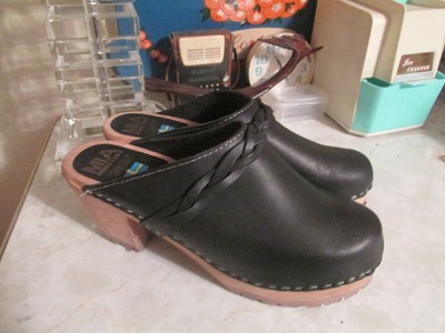 mia betty clog