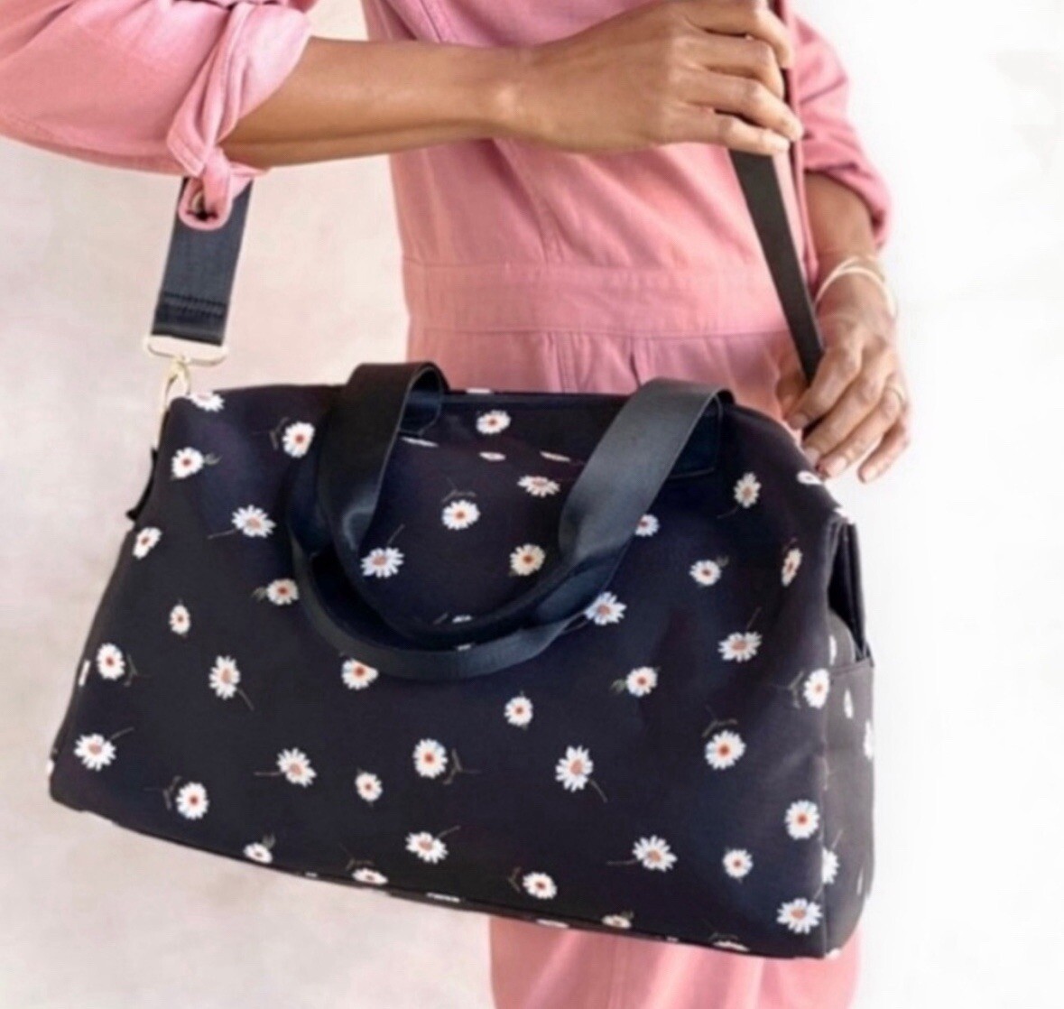 Alice + Olivia Daisy Duffle Bag & Bucket Hat s-l400.jpg main image 4