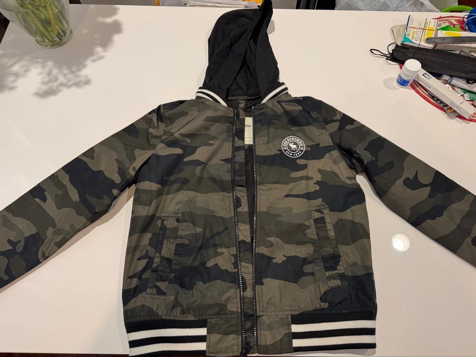 Abercrombie Niños Gráfico Palabra Verde Camuflaje Sudadera con Capucha Cremallera Talla 13-14 Foto 2 de 4