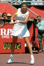 Monica Seles of Yugoslavia hits a return at a women's singles matc- Old Photo 27