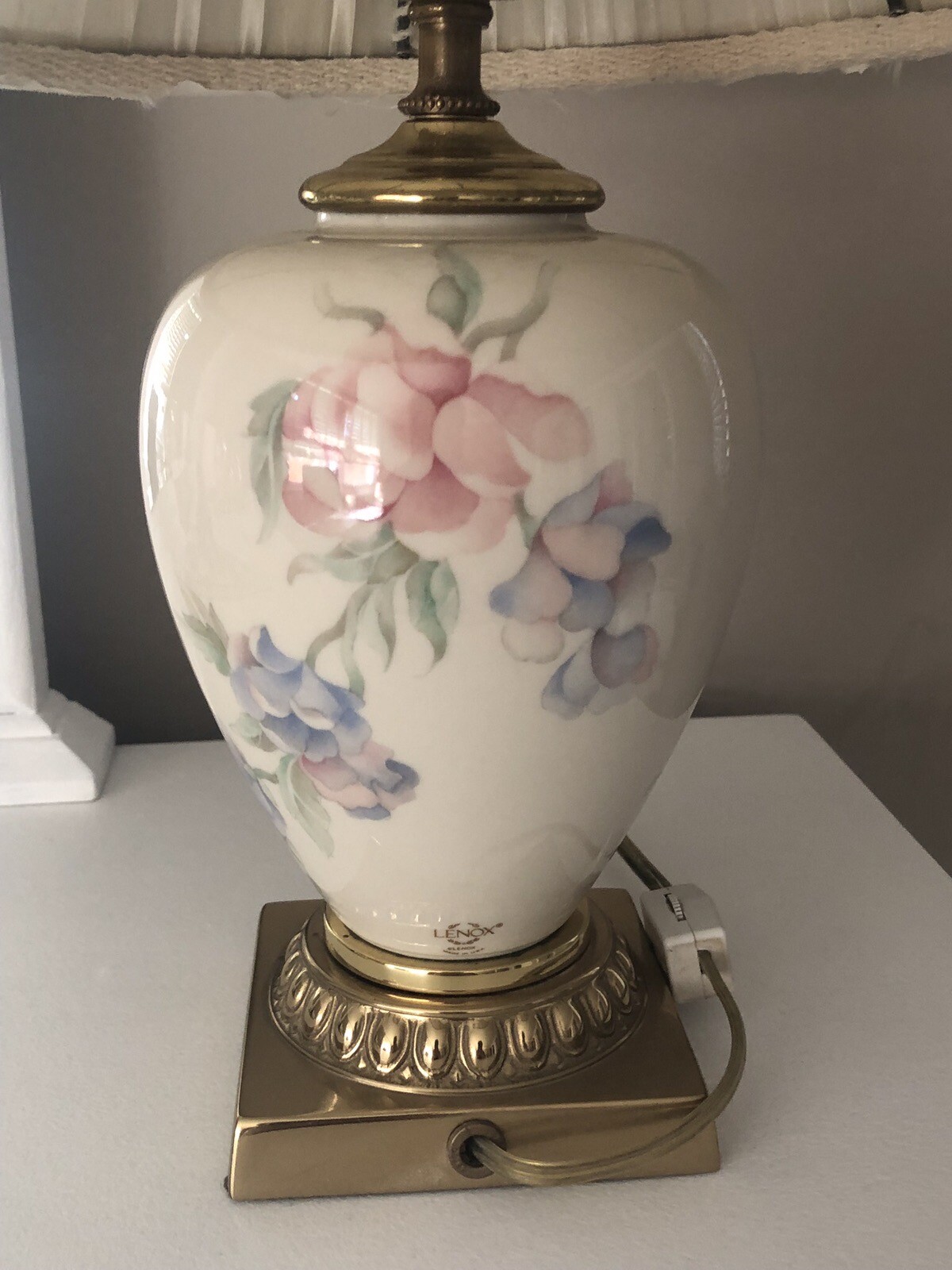 Lenox Ivory Porcelain 19” Chatsworth Lamp & Original Finial / Brass