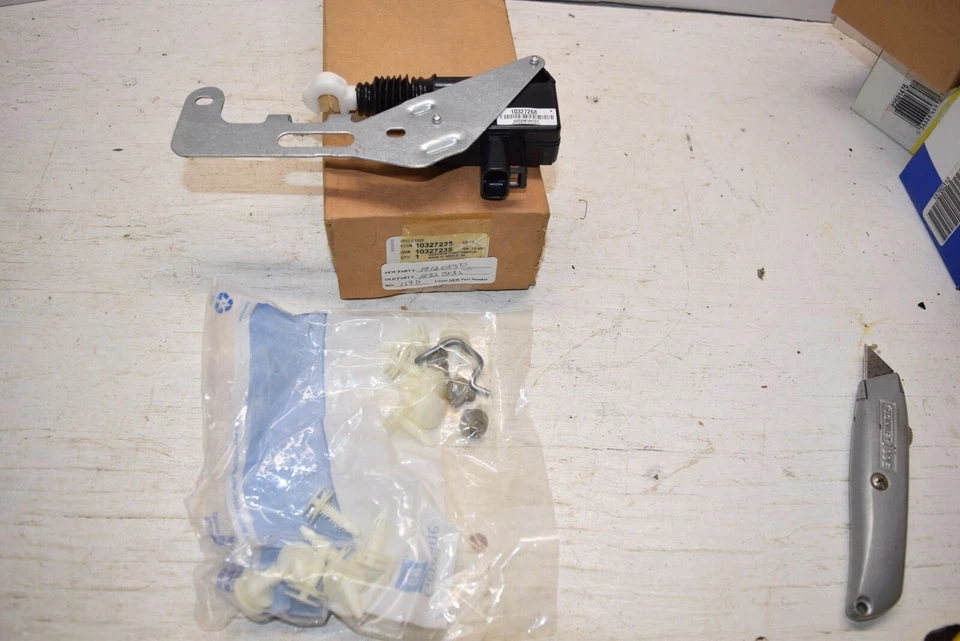 Actuador de cerradura de puerta trasera NOS GM 97 08 Chevrolet Venture Uplander 10327235 -C73A Foto 2 de 3