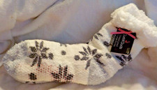 Cuddl Duds Gray and cream snowflake Lounge Cabin Slipper socks shoe size 4-10