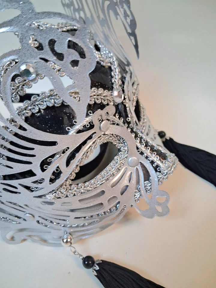 Silver and Black Filigree Venetian Carnival Mask - Image 4 of 4