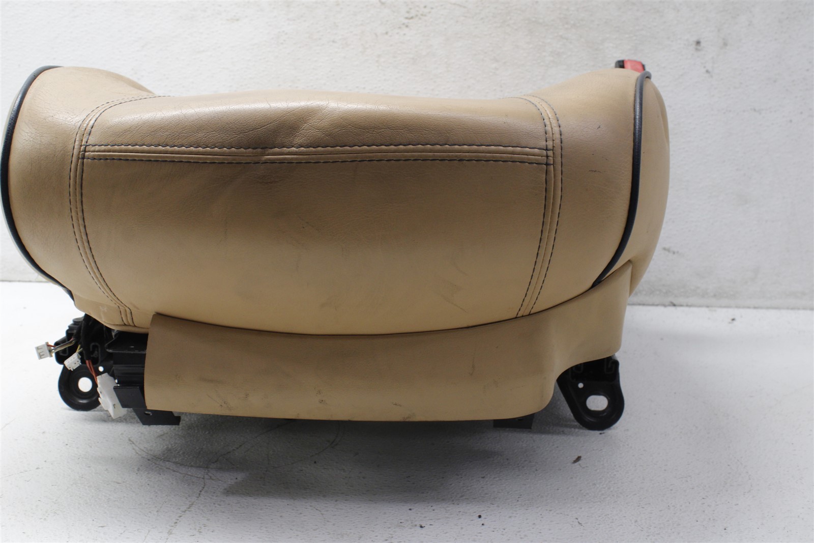 2003-2008 Maserati Quattroporte Front Right Seat Bottom OEM 03-08