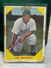 1960 Fleer Baseball Card #22 - Joe Medwick - Outfielder - Baseball Greats
