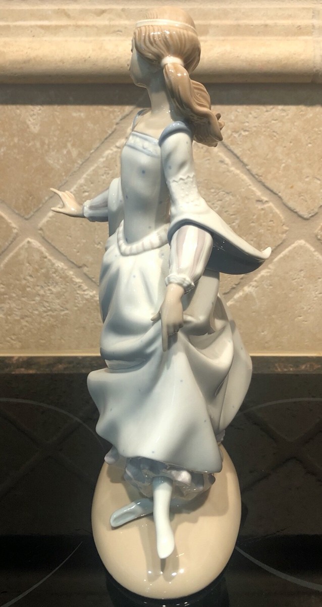 Lladro Figure #4828 CINDERELLA'S LOST SLIPPER *Retired* | eBay