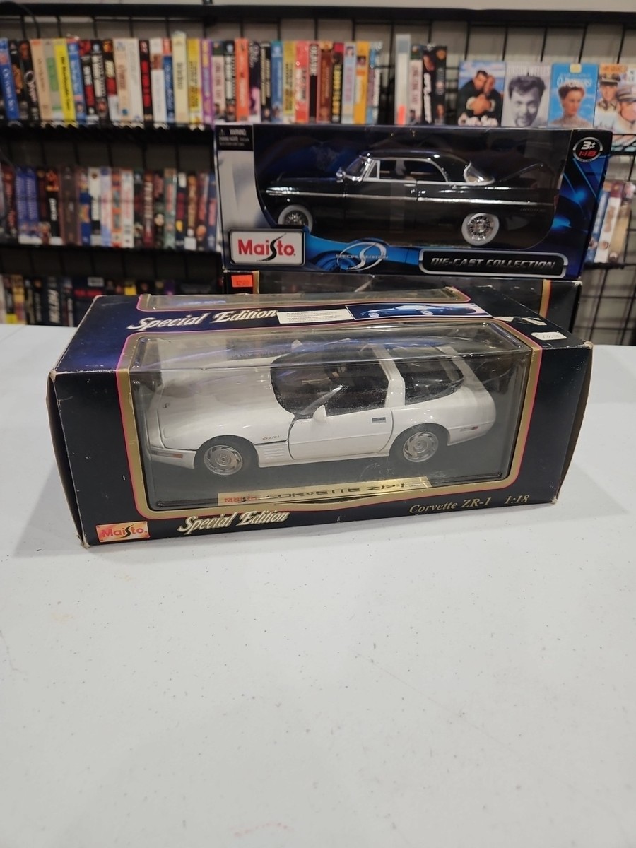 Maisto 1993 Chevrolet Corvette ZR-1 1:18 Scale Diecast - Box Is