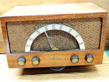 ESTATE Vintage Silvertone Wood Vacuum Tube AM Radio Model 1017,