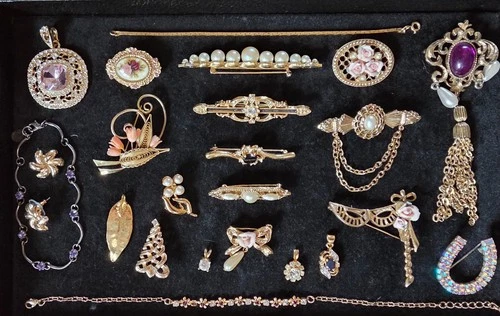 23-Piece Vintage Estate Costume Jewelry Victorian Style Gold Tone Pins & More!