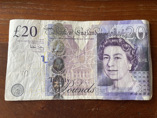 GB: 20 Pfund Twenty Pounds aus dem Umlauf mit Knicken