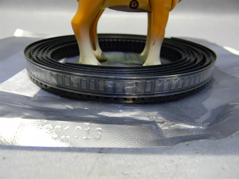 Taiwan Semiconductor 821-SK320AR3G Schottky Diodes Rectifiers 3A 200V Lot of 440 - Image 2 of 4