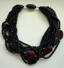 Collana ANGELA CAPUTI in resina con perline nere rosse