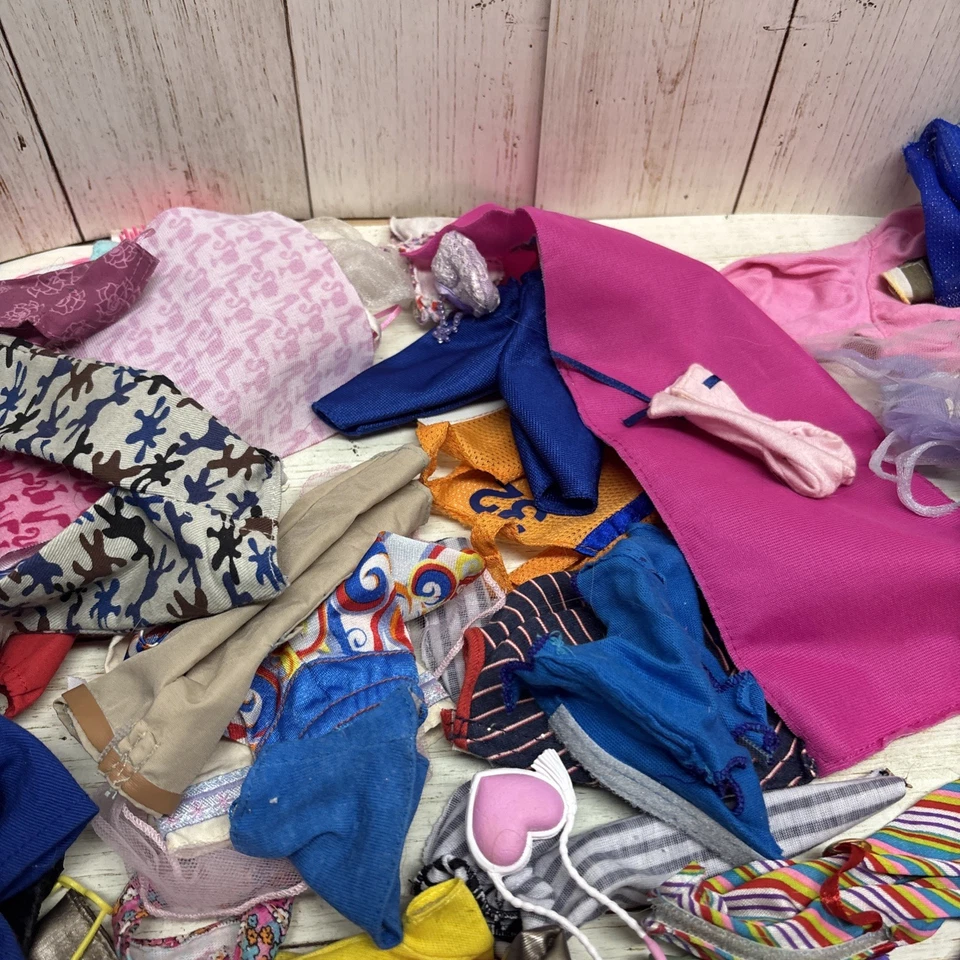 Gran Lote De Colección De 50 Piezas Más Ropa Muñeca Barbie Años 90-2000 Foto 3 de 4
