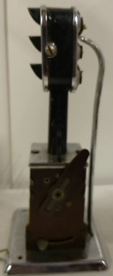 VINTAGE MARX ALL METAL #404 0 SCALE 3 LIGHT BLOCK SIGNAL TESTED WORKS WELL - Image 2 of 4