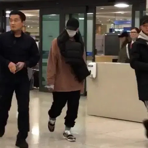 Balenciaga Swing Wool Muffler Padded Coat - Size 38 thumbnail 2