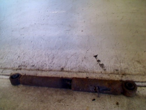 STOßDÄMPFER RECHTS HINTEN Volkswagen Caddy III (2KA,2KH,2CA,2CH) 2009