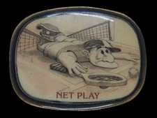 TE05131 VINTAGE 1970s  NET PLAY  TENNIS CARTOON SPORTS BELT BUCKLE