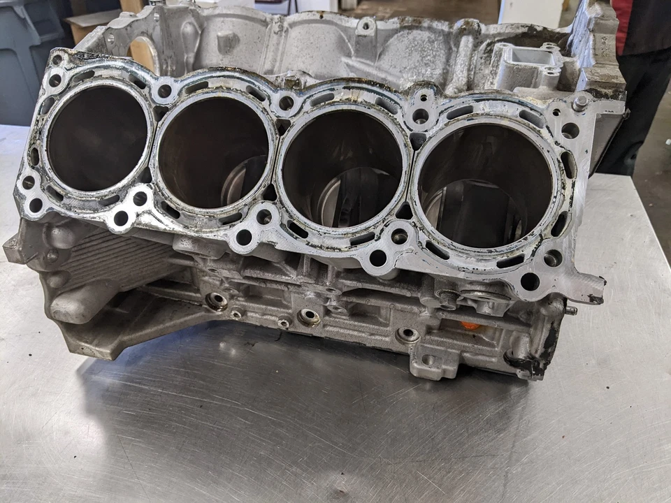 Блок цилиндров двигателя для 04–09 Nissan Titan 5.6 - Изображение 2 из 4