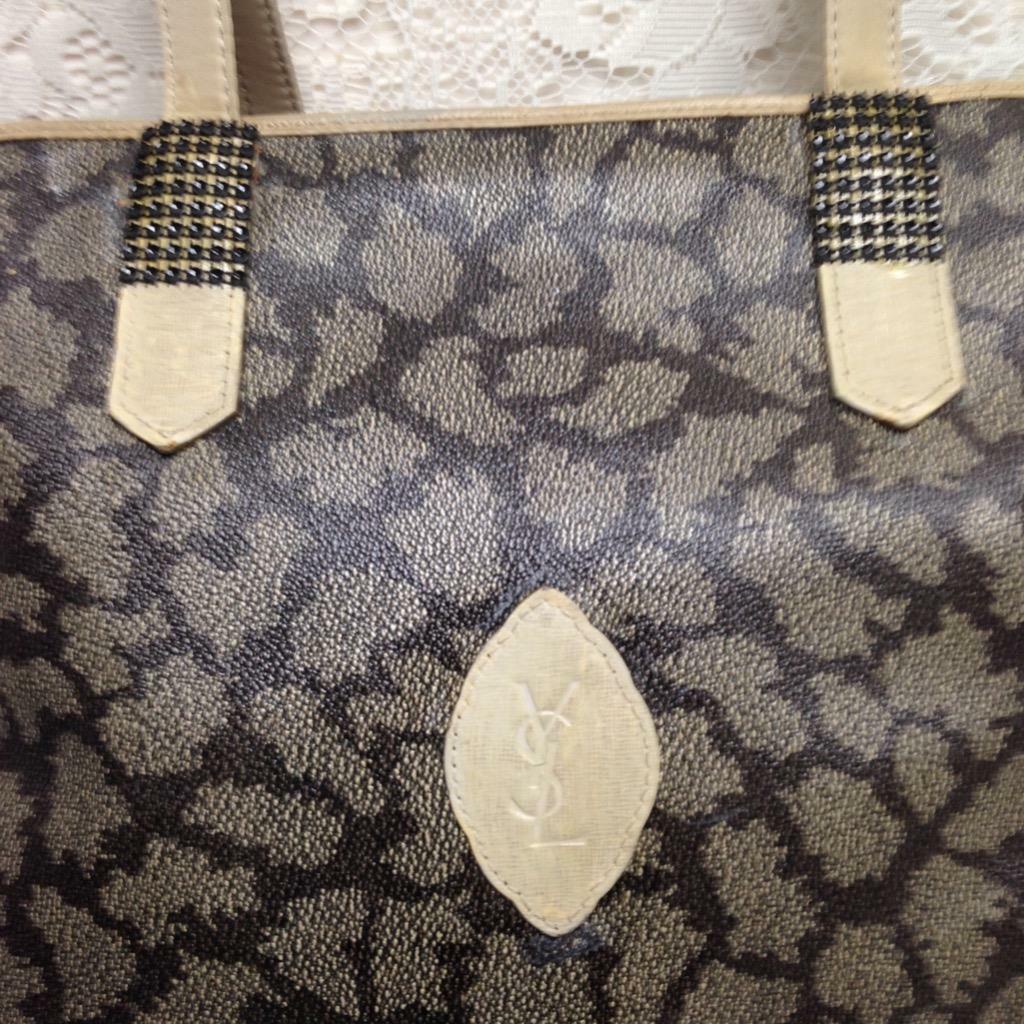 Yves Saint Laurent Borsa a mano grande in tela rivestita 16 pollici x 13 5 pollici x 3 5 pollici