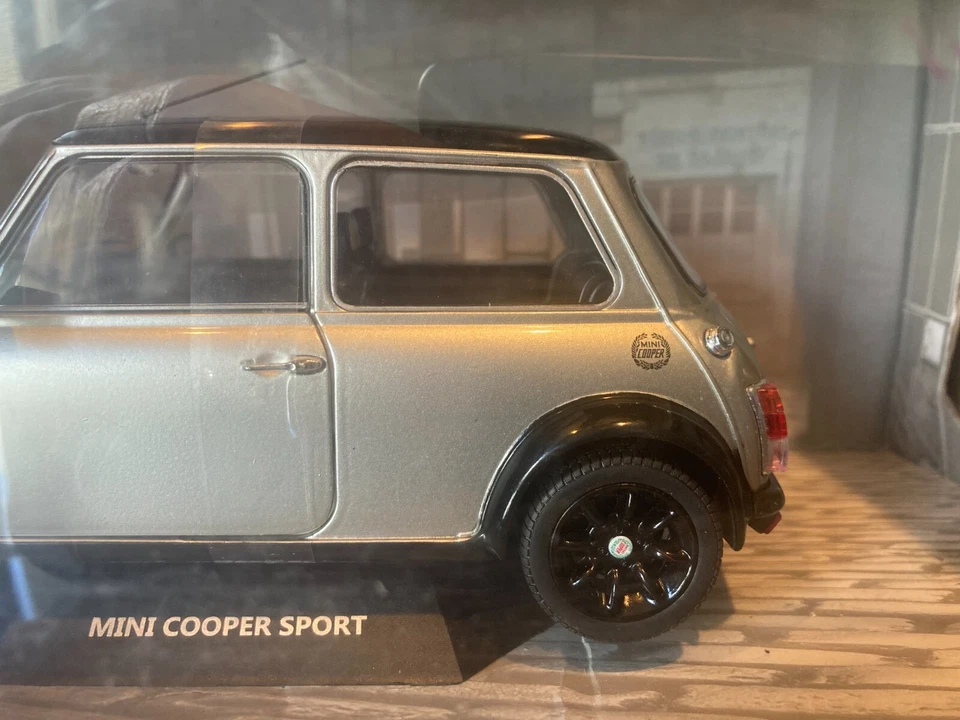 MINI COOPER SPORT SILVER 1998 SCALE 1/18 SOLIDO - Photo 4/4
