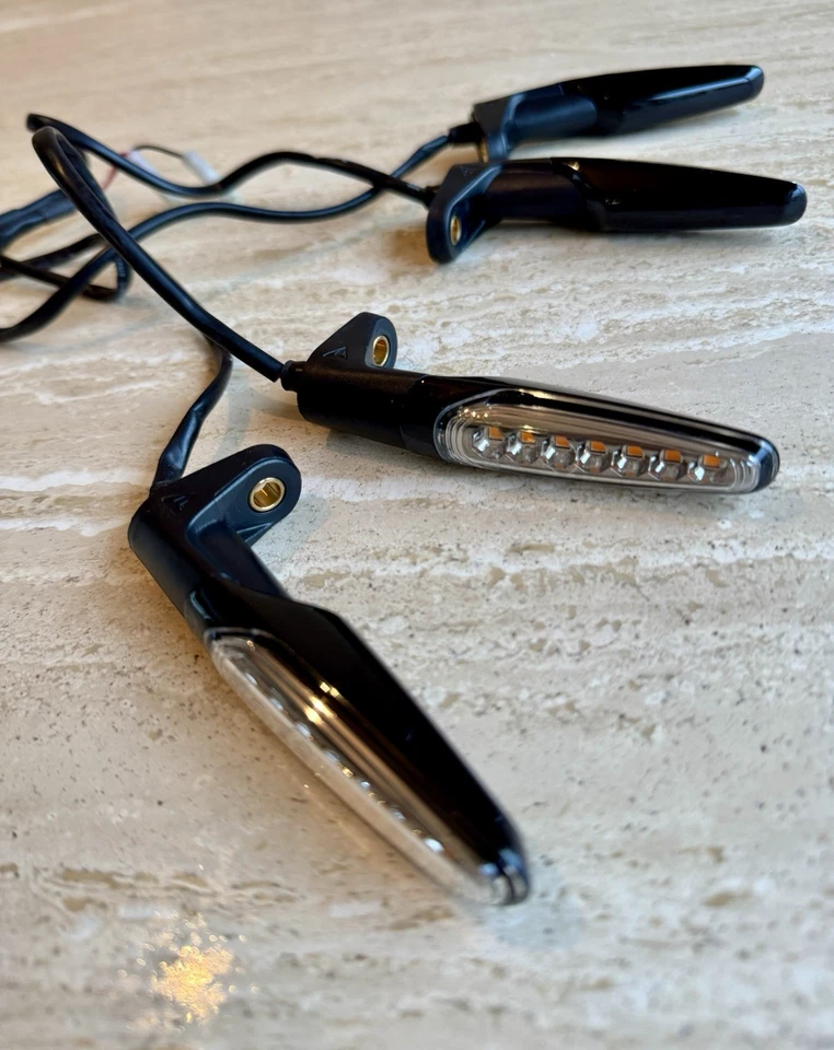 GENUINE TRIUMPH ROCKET 3 2500cc LED SCROLLING INDICATORS A9838177 A9838197 - Image 4 of 4