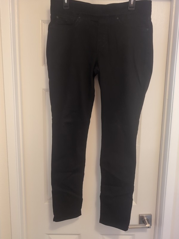 EUC Levi's Pull On Skinny, Totally Shaping, Size 12 X 30", Black, Stretch