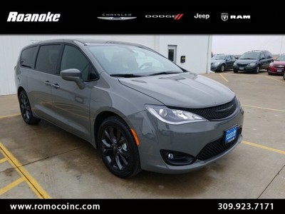 2020 Chrysler Pacifica Touring 2020 Chrysler Pacifica Touring 26 Miles Gray Clearcoat 4D Passenger Van 3.6L V6