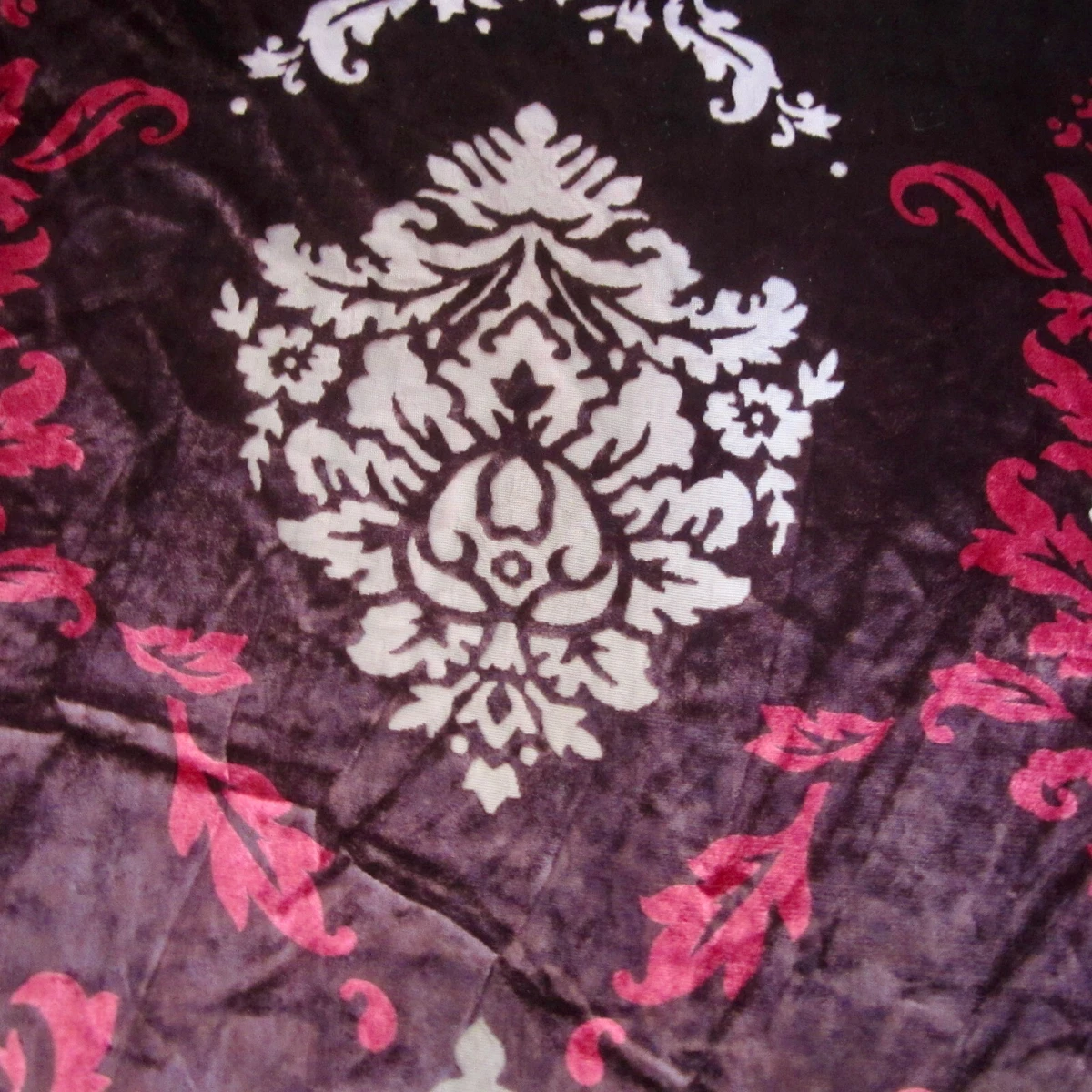 1m x 138cm Retro Vintage Style Fabric Burnt out Velvet Purple Pink Damask Motif