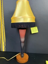 Q20 26" Deluxe DeskTop Leg Lamp Blemished
