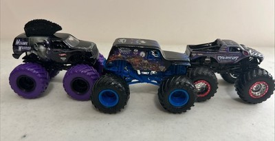 Lot Of 3 Monster Jams Hot Wheels 1:64 Predator Mohawk Warrior Sunuva Digger
