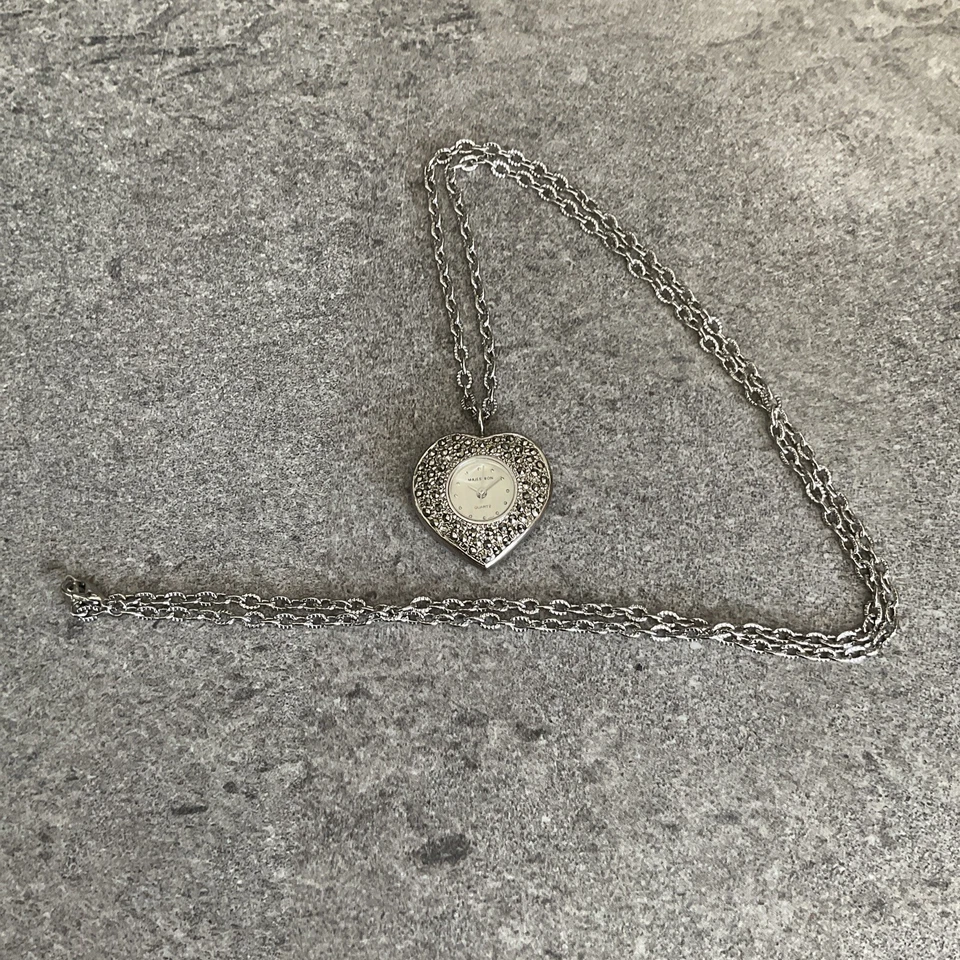 Reloj colgante vintage Majestron en forma de corazón con detalles de cristal caja de 28 mm B-P Foto 2 de 4