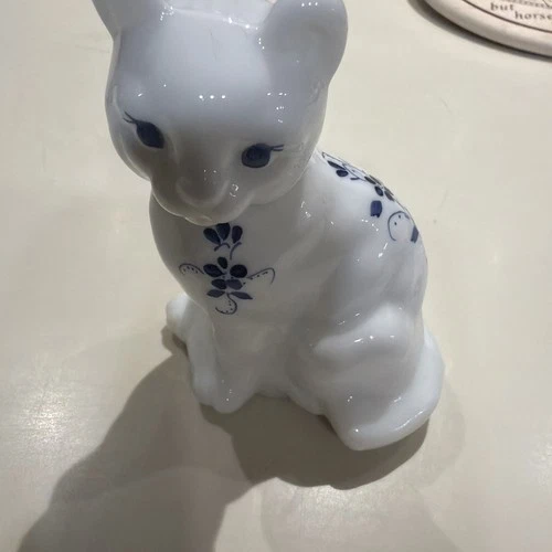Fenton Cat Milk Glass Figurine Hand-painted Signed And Original Sticker Made USA