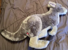 FAO Schwarz 24x16x9” Kangaroo Plush 2013 Toys R Us Geoffrey Exclusive No Joey EC