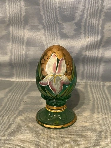 Vintage Rare Fenton  Emerald Green Hand Paint Egg Pedestal  Figurine     USA