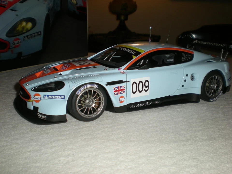 AUTOART.1.18 ASTON MARTIN RACING DBR9 GULF - Immagine 2 di 4