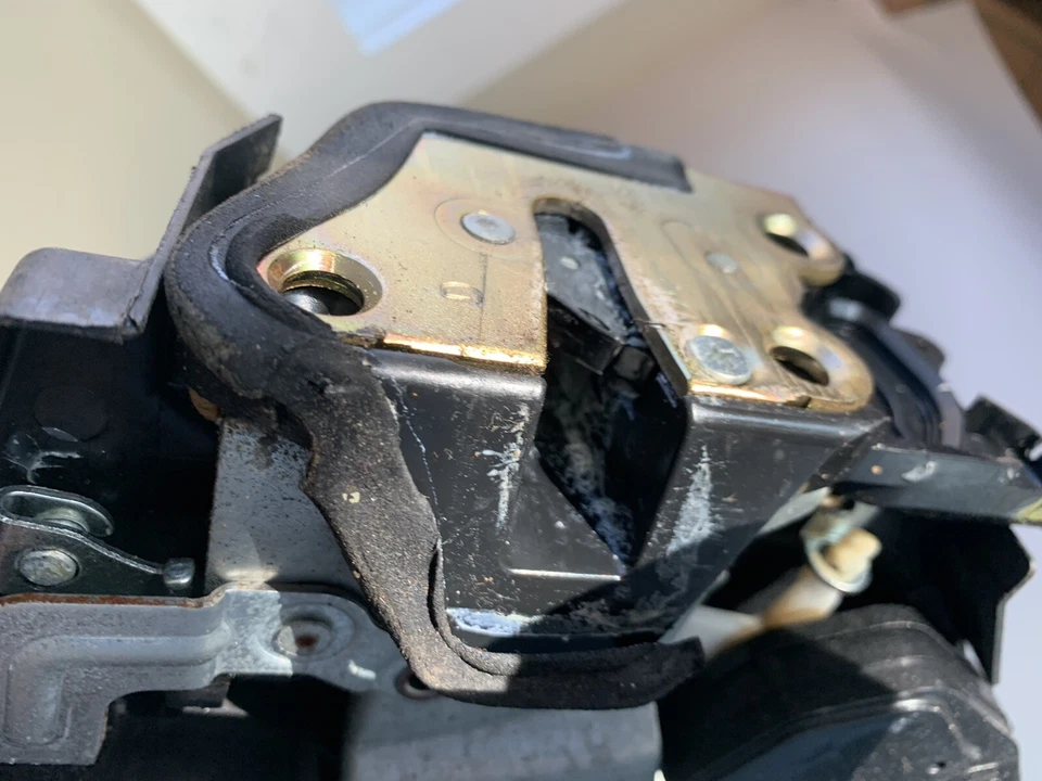 Cerradura puerta pasajero delantero Lexus LX470 2003-2007 OEM Foto 3 de 3