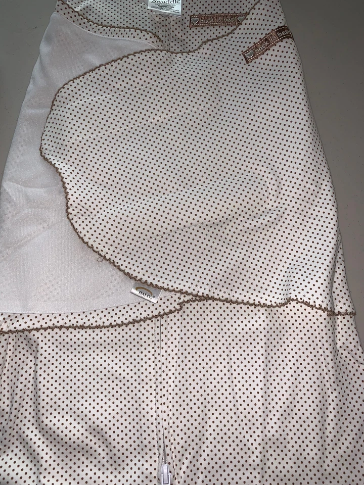 NUEVO CON ETIQUETAS Halo Saco de Dormir Envoltura Recién Nacido Bebé Niño Layette Juego de Regalo 4 Piezas Llévame a Casa Foto 4 de 4