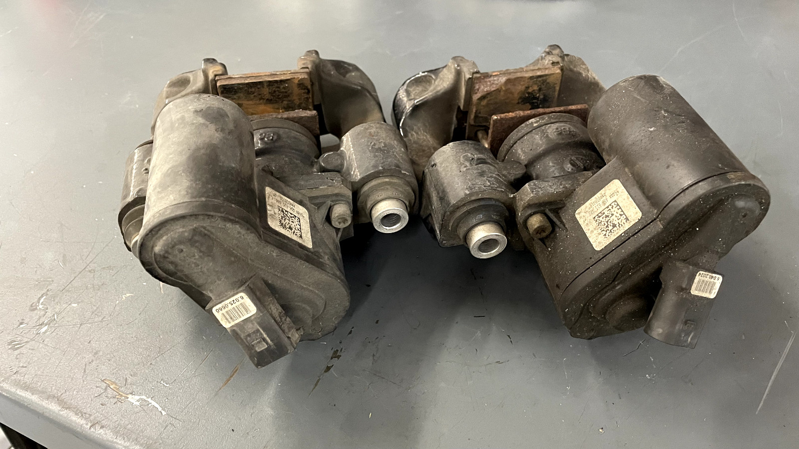 Audi R8 Gen2 Rear Parking Brake Caliper Set 4S0615404C 4S0615403C
