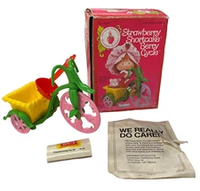 Strawberry Shortcake Berry Cycle in Box Complete Vintage Toy Vehicle 1982 Kenner