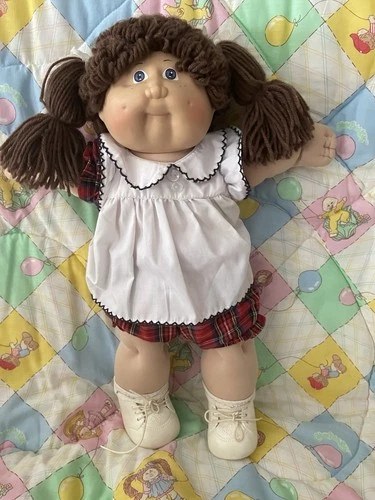 Vtg 1983 Cabbage Patch Kids Doll Brown Hair Blue Eyes Freckles Outfit Shoes Sock