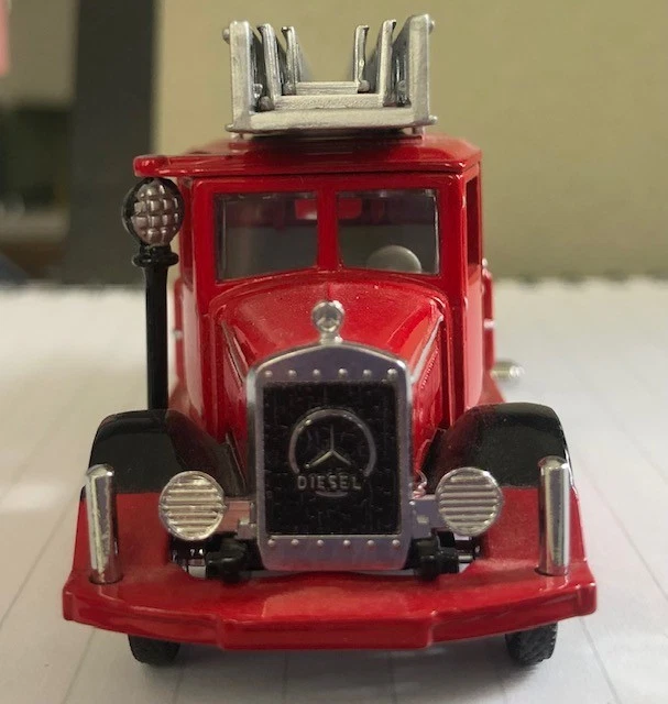 Camión con escalera Matchbox Fire Engine Series 1932 Mercedes Benz - YFE05 Foto 3 de 4