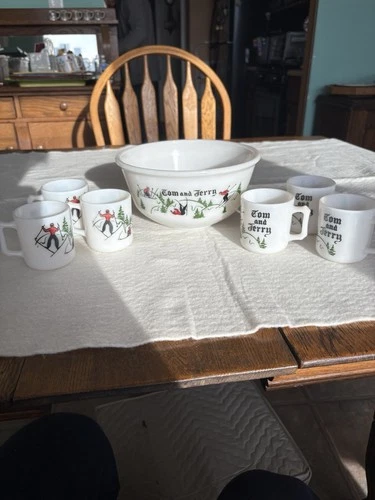 Hazel Atlas Glass Tom & Jerry Skiing Christmas Set Punch Bowl & 6 Cups Skier